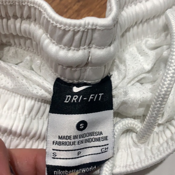 Men's Nike athletic shorts size small - Picture 2 of 3